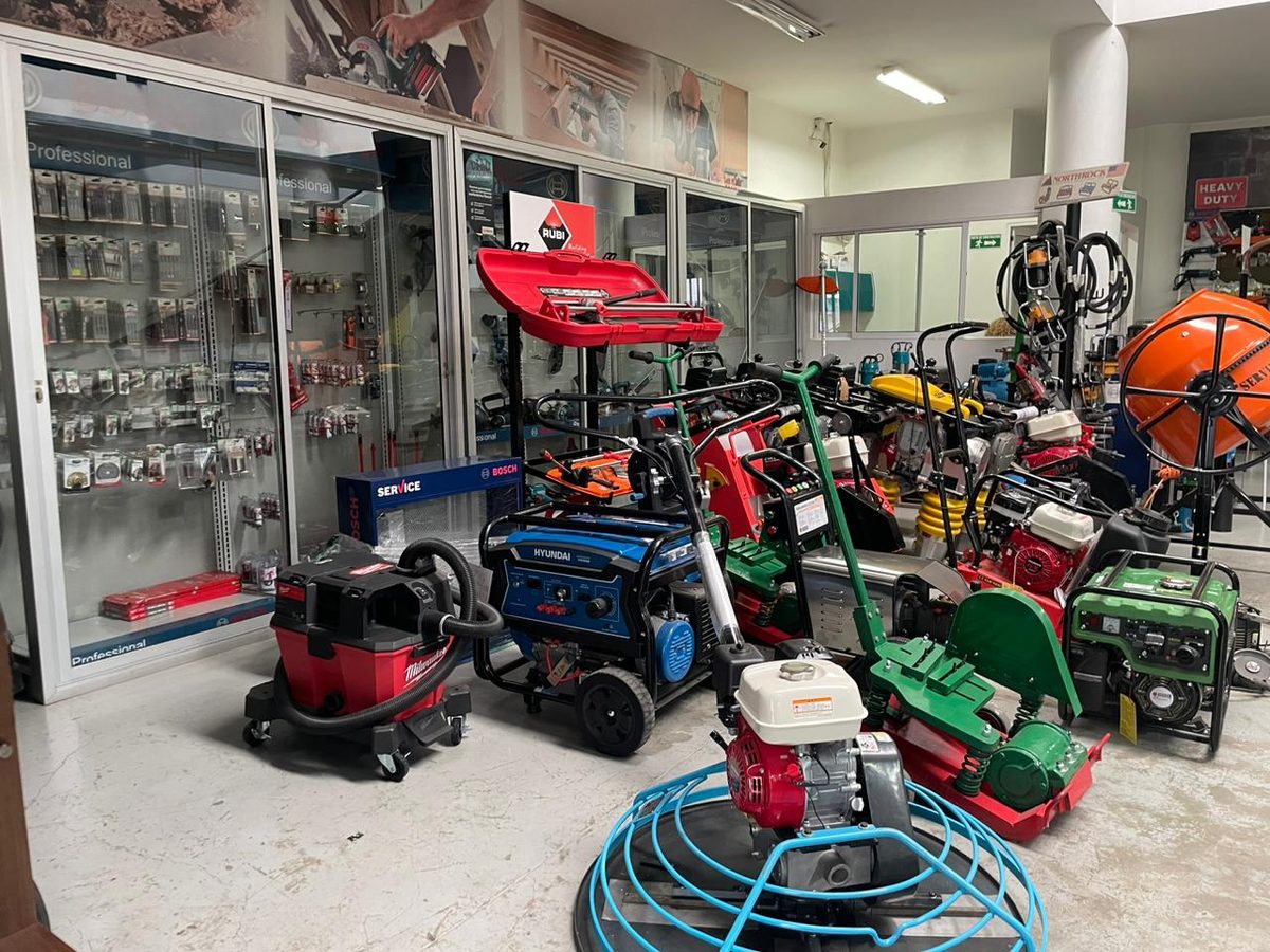 Showroom herramientas y equipos construcción Servifijaciones Medellín